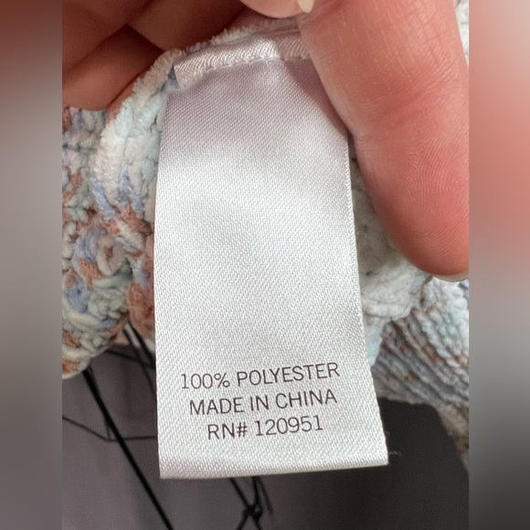 So - L - Crochet Crew Sweater - 100% Polyester - Used - Picture 10 of 11